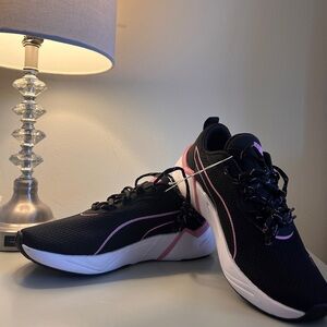 Puma Black and Pink Sneakers for women’s.New no tags